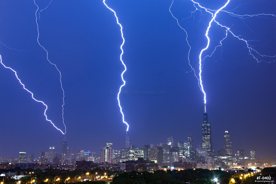 Lightning strikes to Chicago's skyscrapers: Sears Tower, John Hancock,  Trump Tower