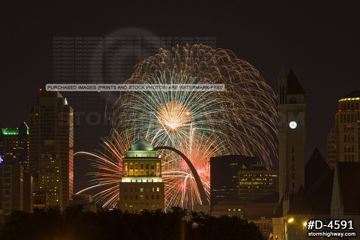 St. Louis Gateway Arch Fireworks - 4th of July 2011