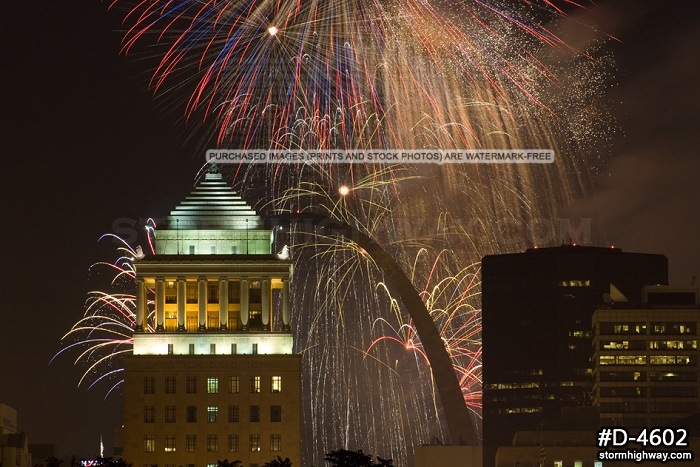 St. Louis Gateway Arch Fireworks - 4th of July 2011