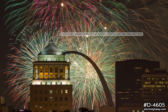 St. Louis Gateway Arch Fireworks - 4th of July 2011