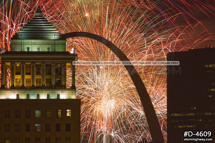 St. Louis Gateway Arch Fireworks - 4th of July 2011