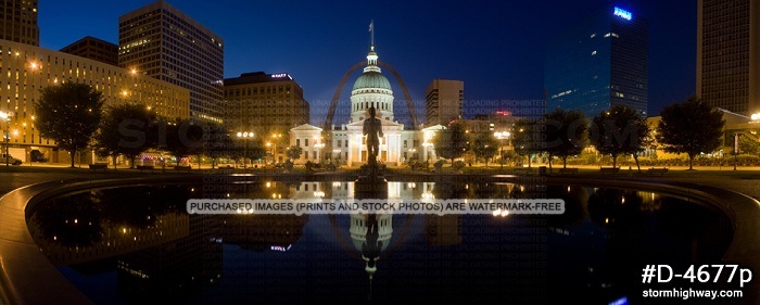 Kiener Plaza panorama - Gateway Arch and Old Courthouse