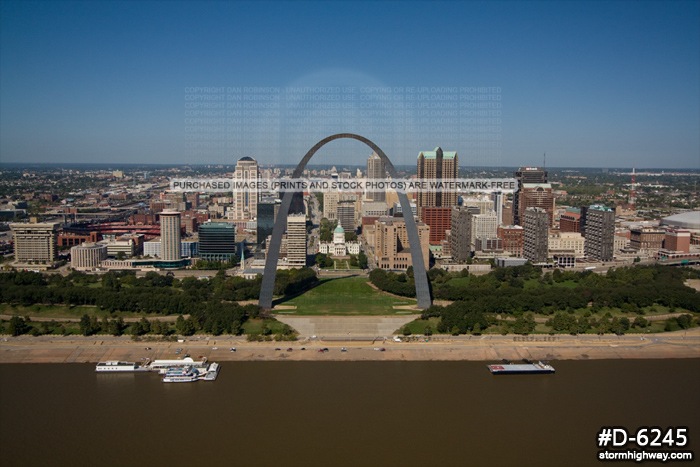 Aerial photo of St. Louis and the Gateway Arch 1