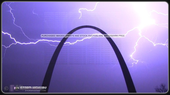 Gateway Arch lightning 1