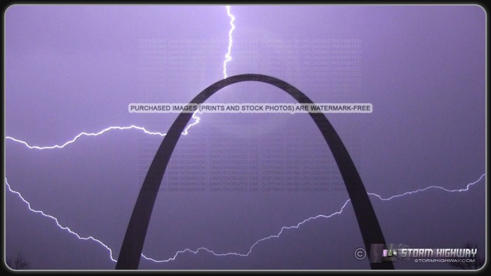 Gateway Arch lightning 2