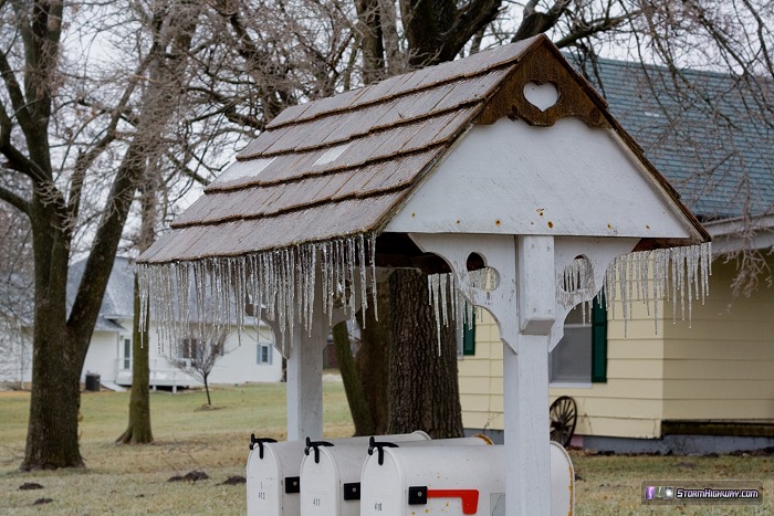 Freezing rain icing at Bowling Green, MO - December 21, 2013