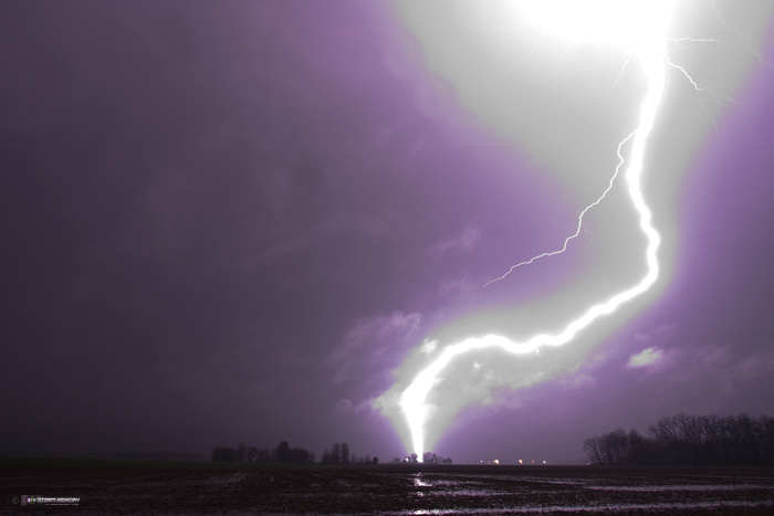 Close lightning near Addieville, IL