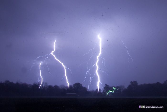 Lightning near Bartelso, IL - November 16, 2013