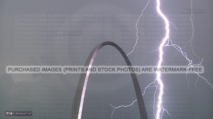Lightning strikes the Gateway Arch