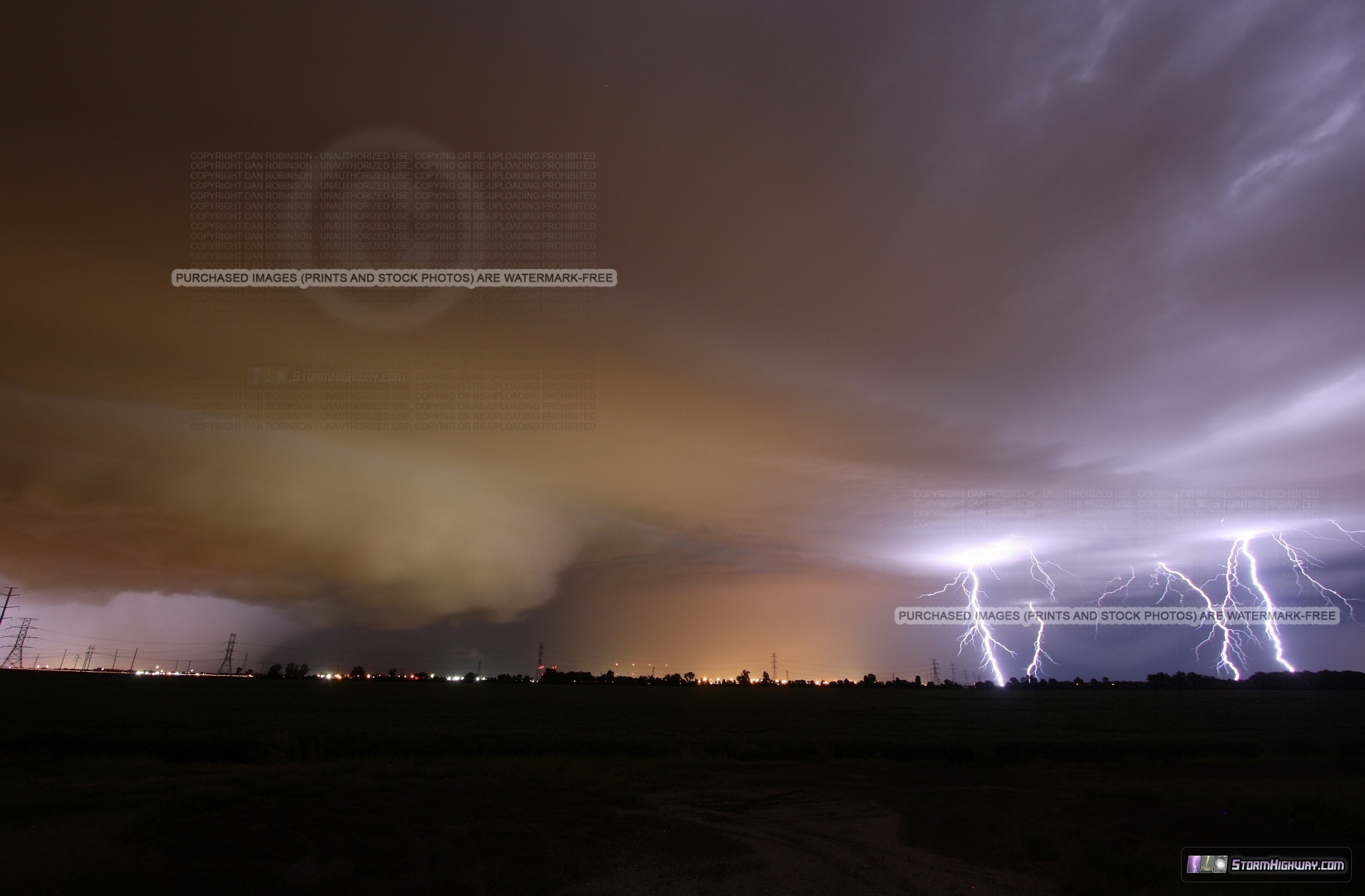 Elevated supercell with intense lightning at Pontoon Beach, IL - September 1, 2014