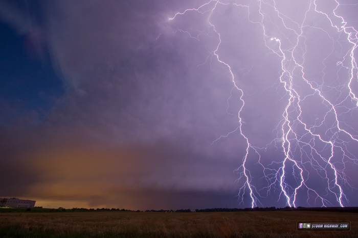 Supercell lightning near Waterloo, IL