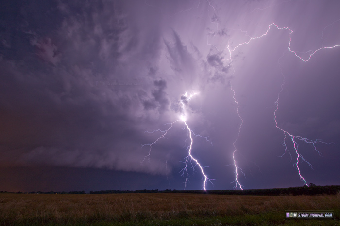 Supercell lightning near Waterloo, IL