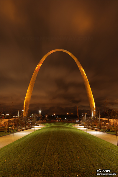 Gateway Arch illuminated gold 3
