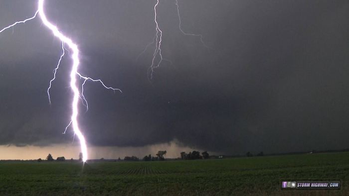 Lightning near Litchfield, IL