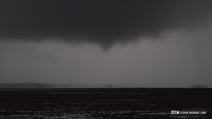 Funnel near Bartelso, IL on May 30