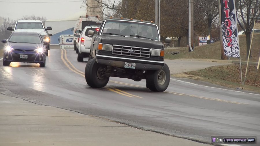 4x4 lifted pickup spinout