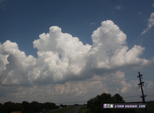 Cumulus congestus clouds