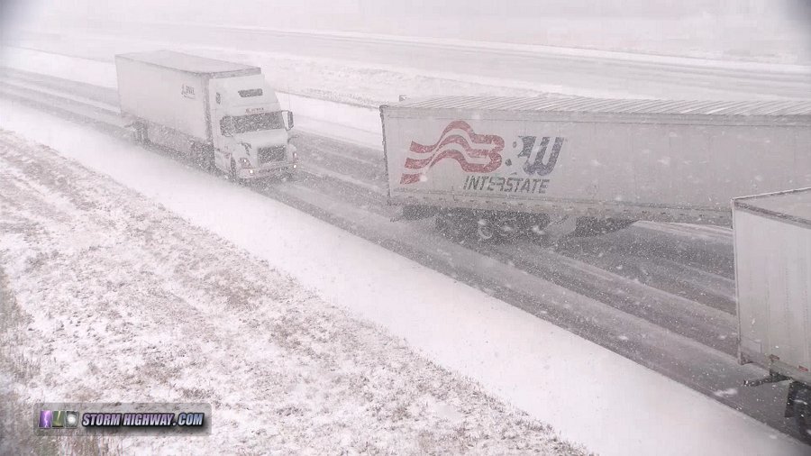 Snow pileup on I-55 at Elkhart, Illinois