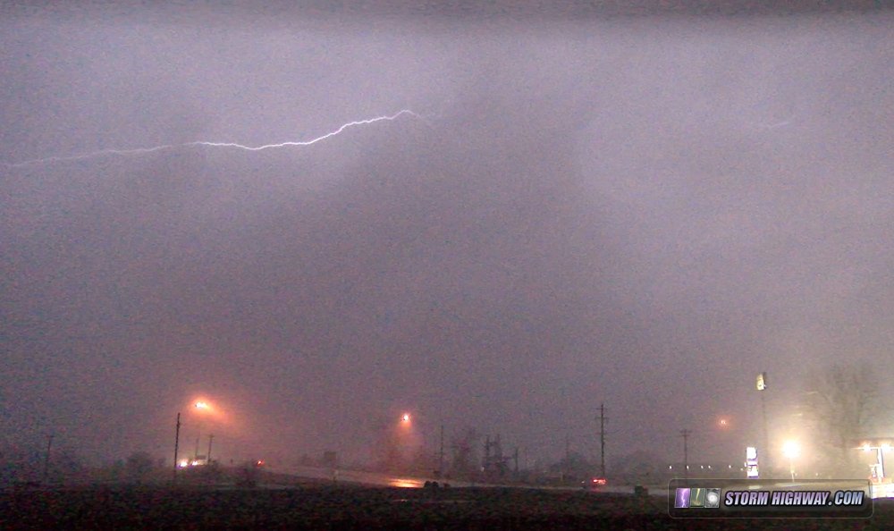 Lightning, thunder and fog during winter thunderstorms in Illinois