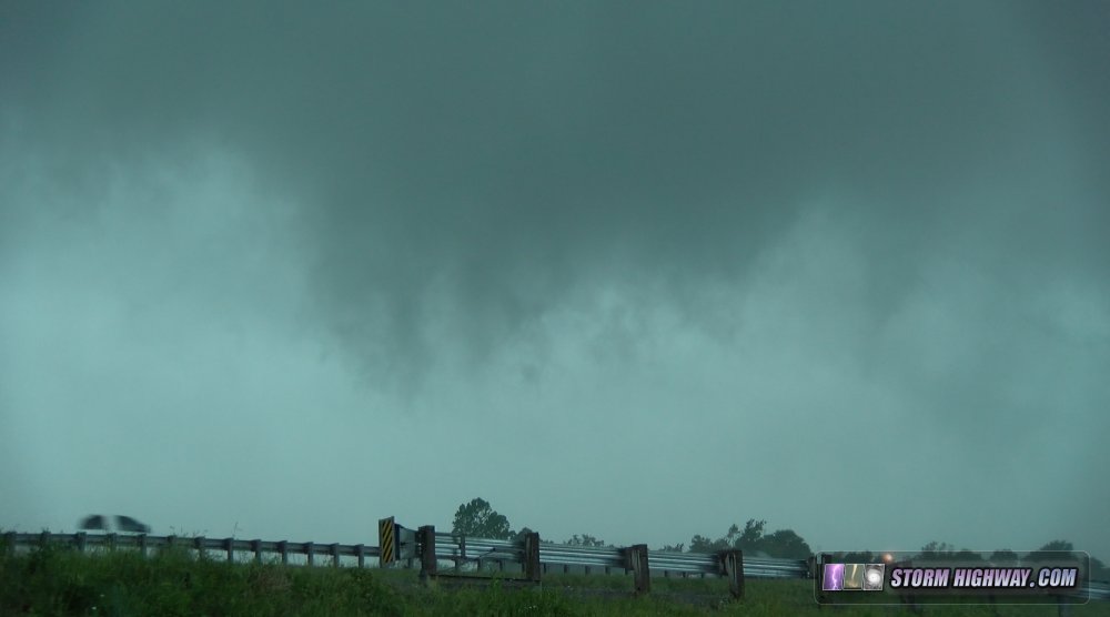 Bow echo mesovortex at Sarcoxie, MO - May 19, 2017