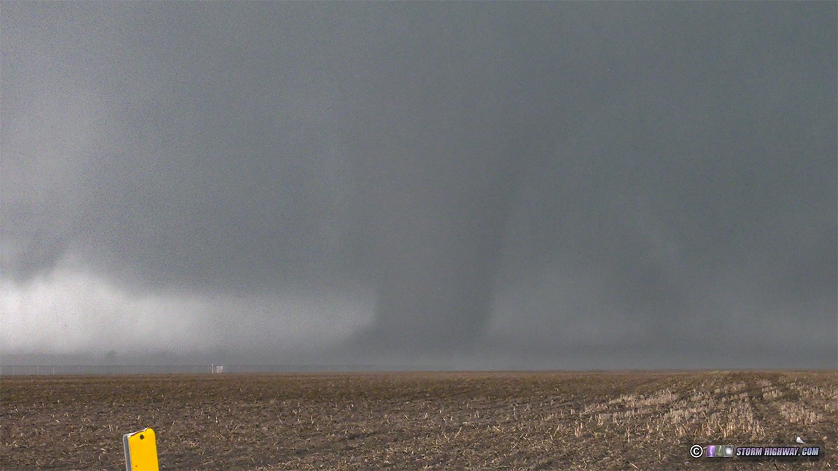 Kankakee, Illinois tornado barrel shape on March 10, 2026
