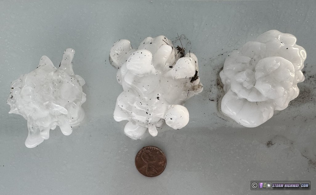 Large hail northeast of Pontiac, Illinois on March 10, 2026