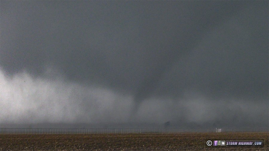 Kankakee, Illinois tornado fully condenses on March 10, 2026