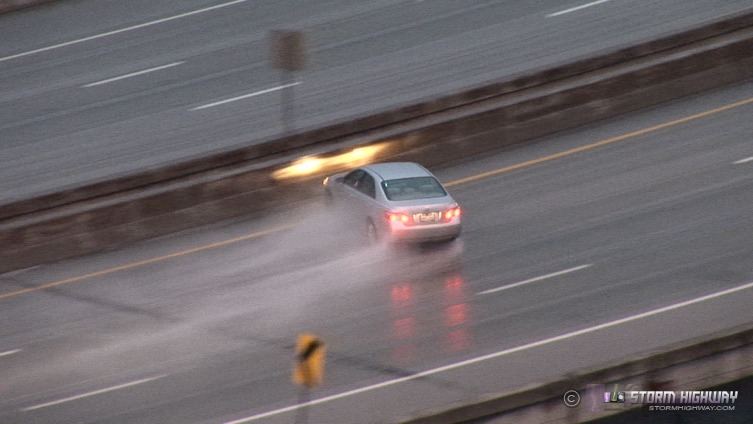 Photography Gallery : Car spins out on icy interstate bridge