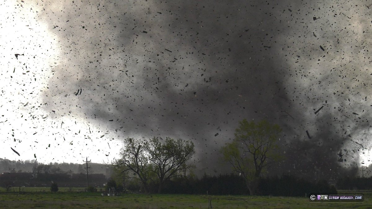 EF3 Tornado filled with debris in Waverly, Nebraska