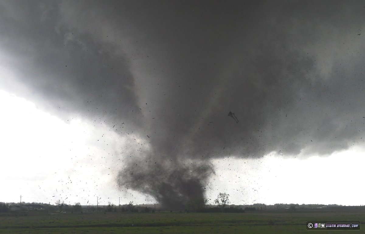 EF3 Tornado filled with debris in Waverly, Nebraska