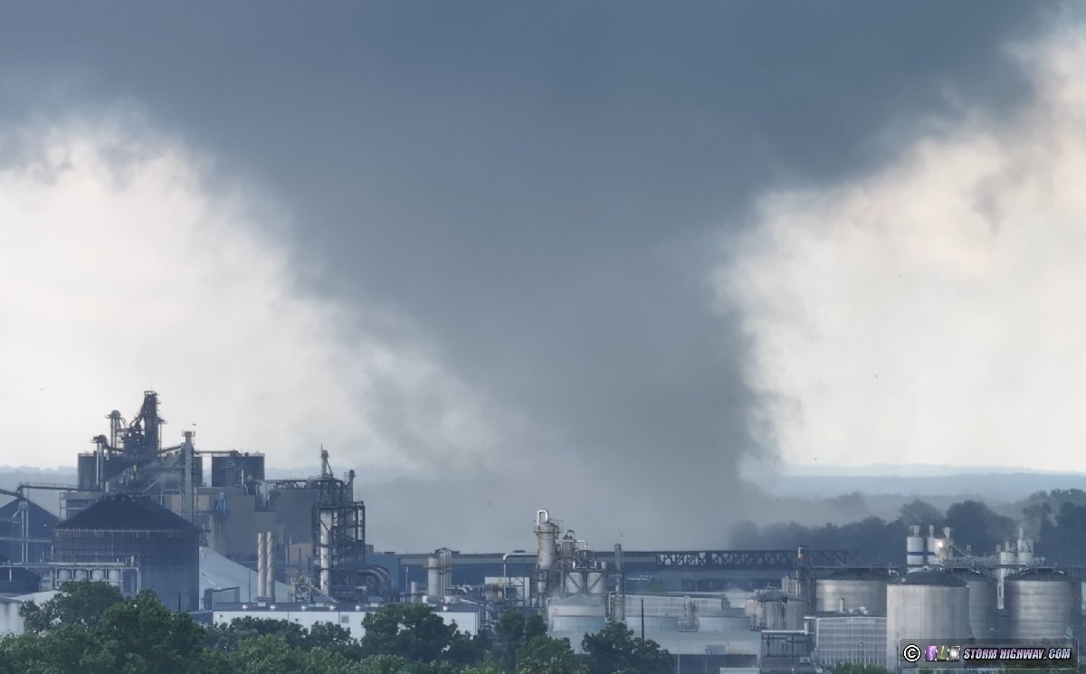 EF3 Tornado in Mount Vernon, Indiana from drone