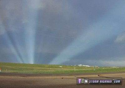 Anticrepuscular rays