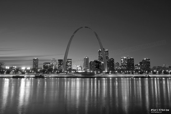 Riverfront sunset with the Gateway Arch in St. Louis:, black and white