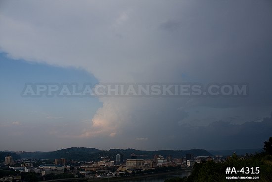 Thunderstorm cumulonimbus near downtown Charleston
