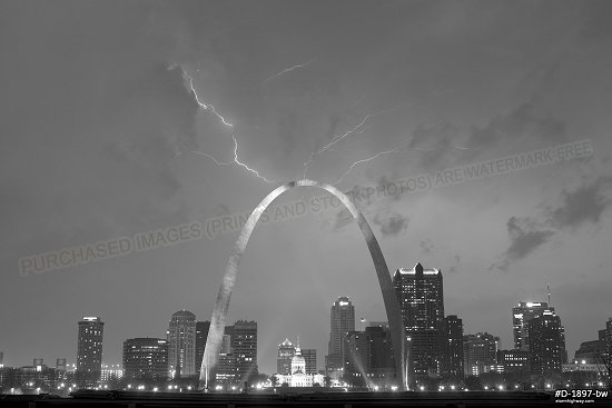 Lightning over the St. Louis Gateway Arch in February, black and white