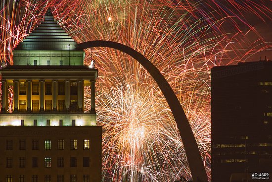4th of July fireworks over downtown St. Louis and the Gateway Arch