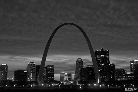 Sunset over the Gateway Arch in and downtown St. Louis, MO, black and white