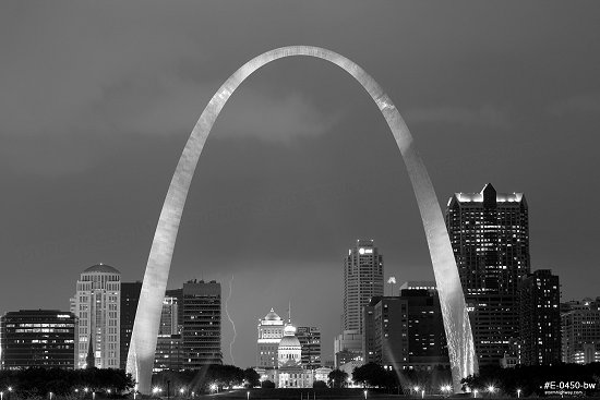 Lightning behind the St. Louis Gateway Arch, black and white