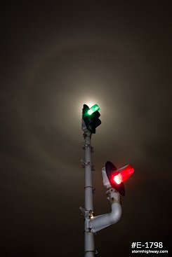 Lunar halo with red over green signal