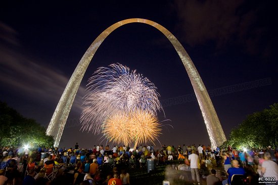 Fair St. Louis festival fireworks and the Gateway Arch