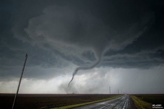 Contorted rope tornado near Dodge City, Kansas