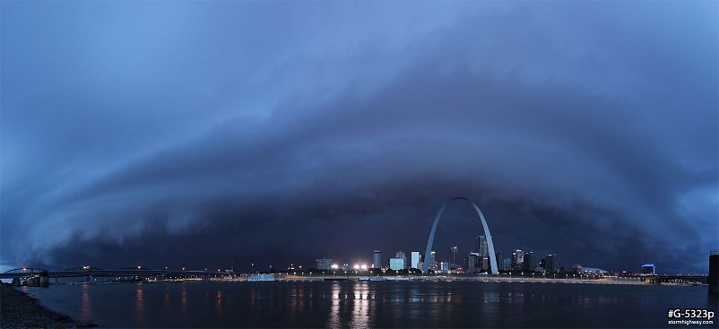 Incoming midsummer thunderstorm shelf cloud over downtown St. Louis