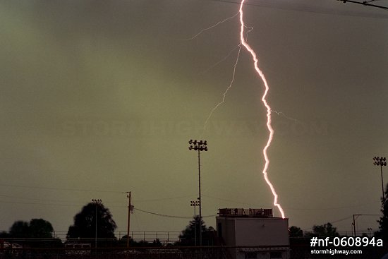 Close 'ribbon effect' lightning