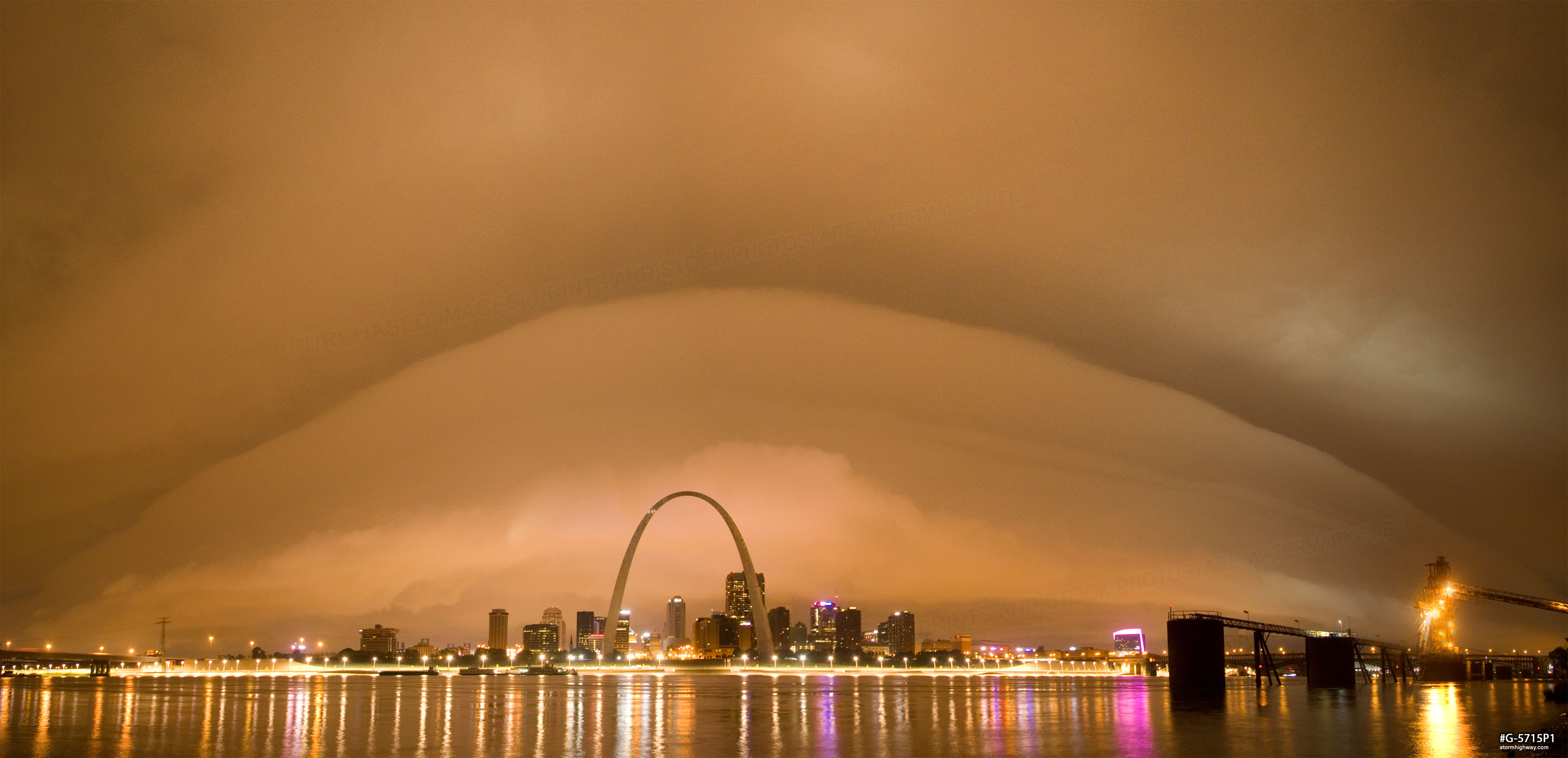 Pre-sunrise shelf cloud over downtown St. Louis - panoramic photo :: by Dan Robinson