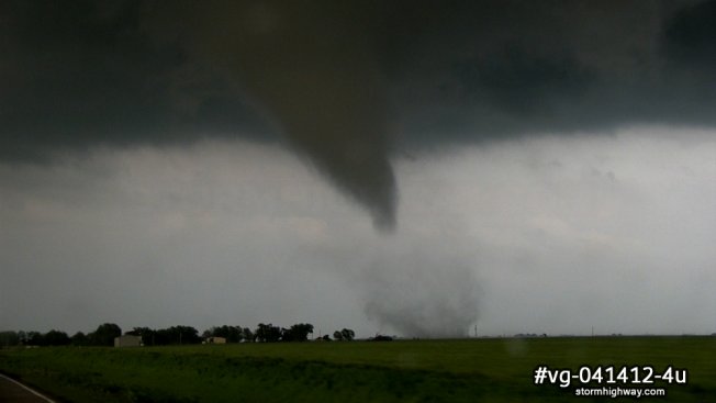 Tornado with a funnel only partway to the ground